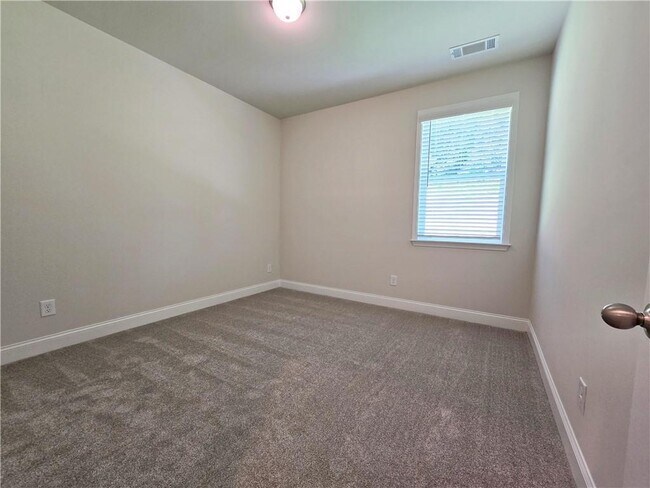 Building Photo - 7325 Yewtree Dr