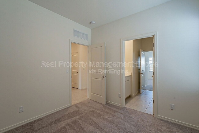 Building Photo - 6450 W Magdalena Ln