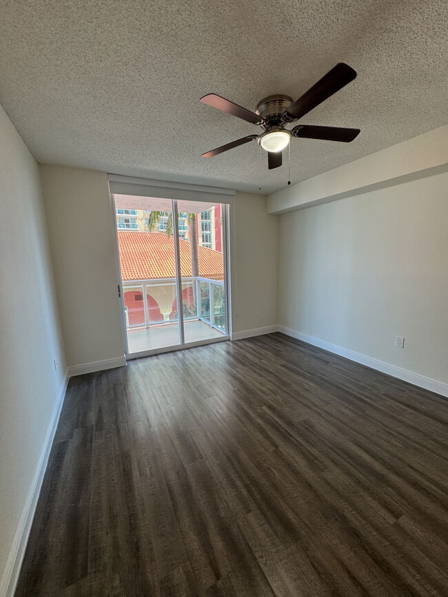 Building Photo - 17000 N Bay Rd