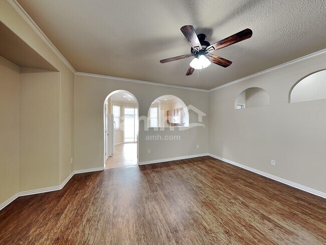 Building Photo - 738 Skipton Dr W