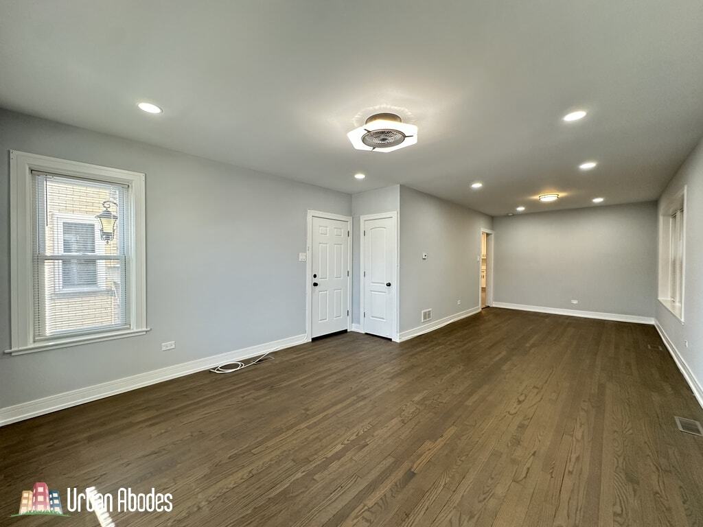 Building Photo - 5510 N Luna Ave