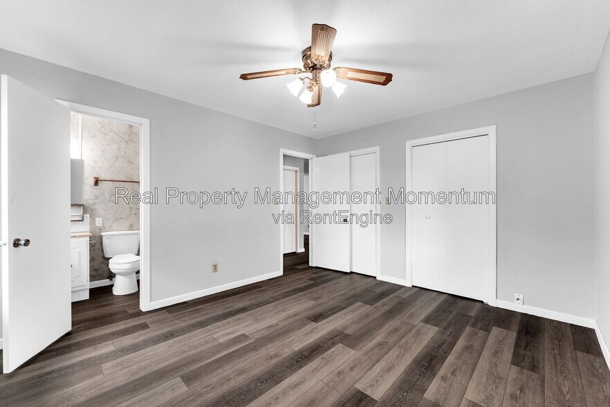 Building Photo - 2105 S Barcliff Ave