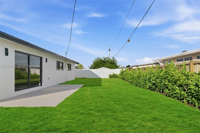 Building Photo - 9660 Dominican Dr