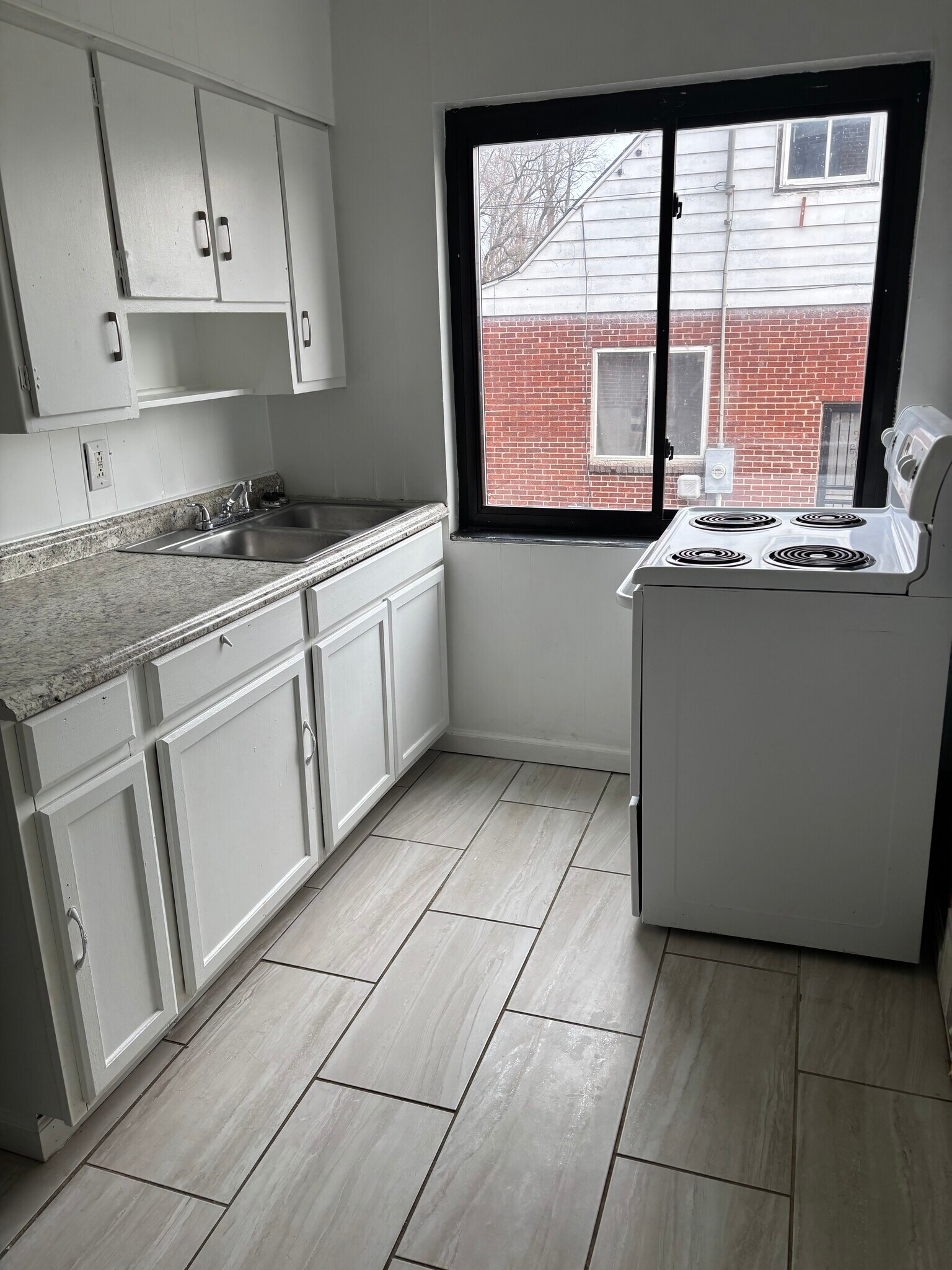 Building Photo - 151 Niagara Ave