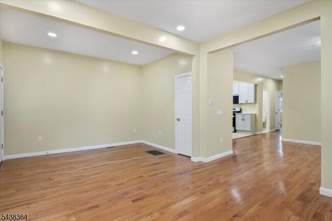 Building Photo - 118 Lehigh Ave