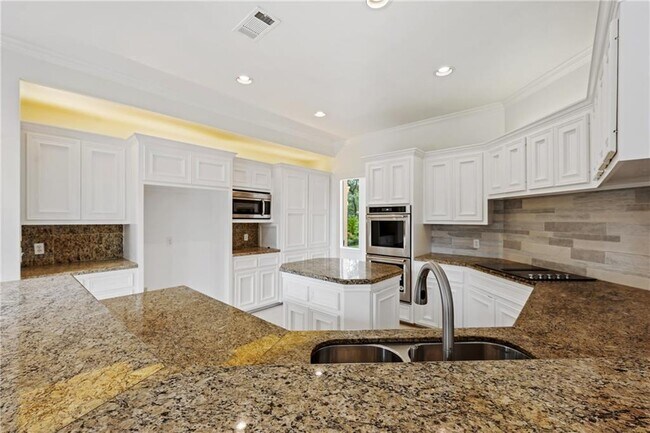 Building Photo - 16018 Fontaine Ave