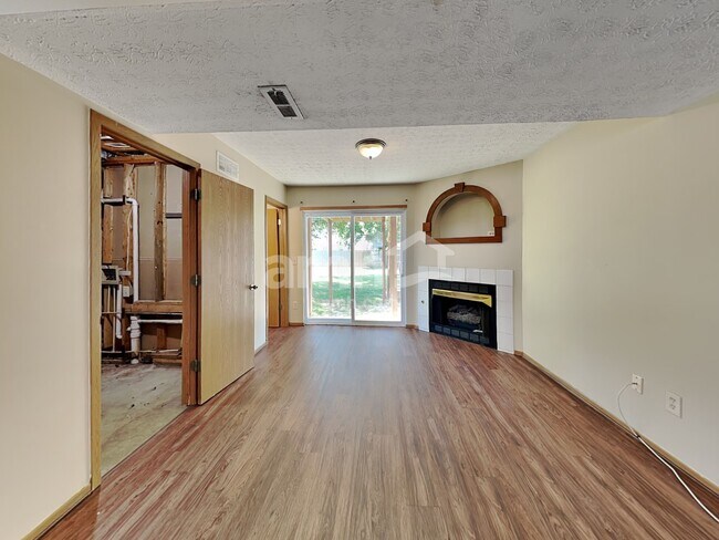 Building Photo - 212 Charing Cross St