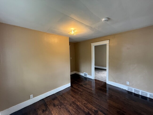 Building Photo - 522 W 23rd St