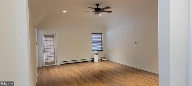 Building Photo - 2401 N Lakeshore Dr