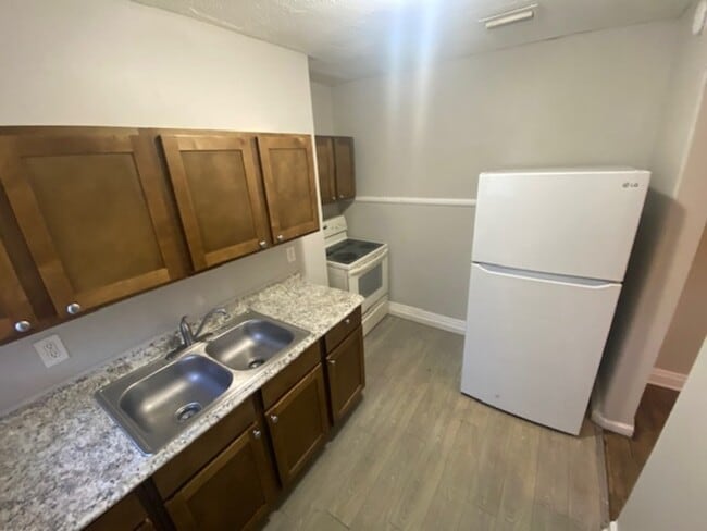 Building Photo - 565 Chestnut Dr