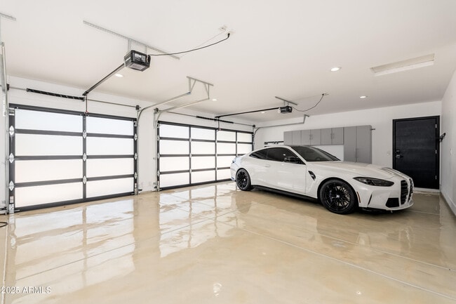 Building Photo - 4421 E Earll Dr