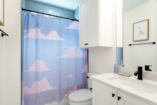 Building Photo - 2415 E 10th St