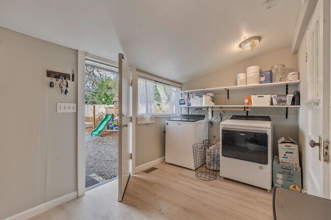 Building Photo - Charming Hillsboro Bungalow with RV Parking & Modern Upgrades!