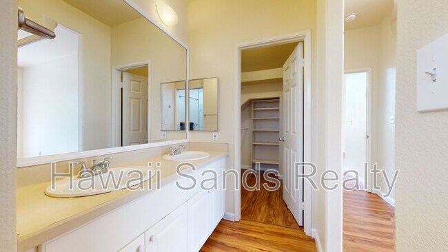 Building Photo - 91-1017-1017 Wahinoho St