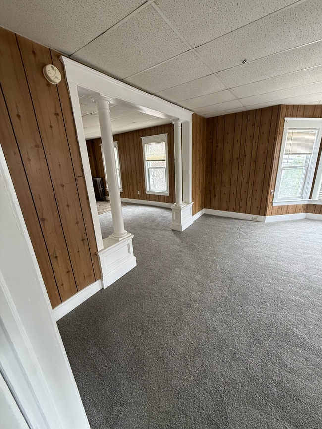 Building Photo - 320 Lincoln St