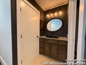 Building Photo - 2811 Woodbury Dr