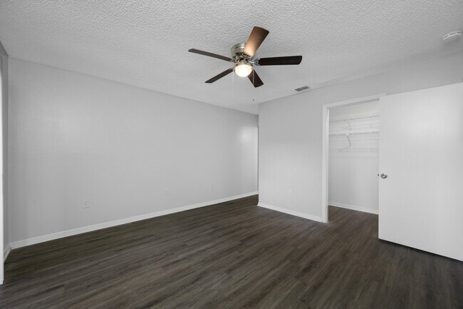 Building Photo - 10709 Yorkshire Ct