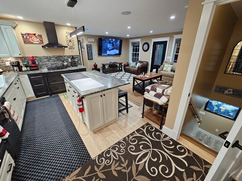 Building Photo - 435 High St