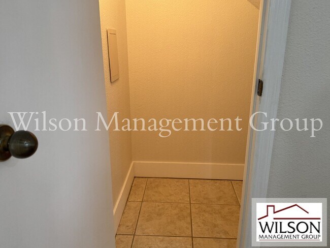 Building Photo - 10328 Manderley Way