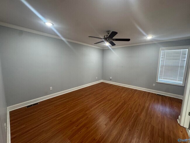 Building Photo - 186 Jones Cir