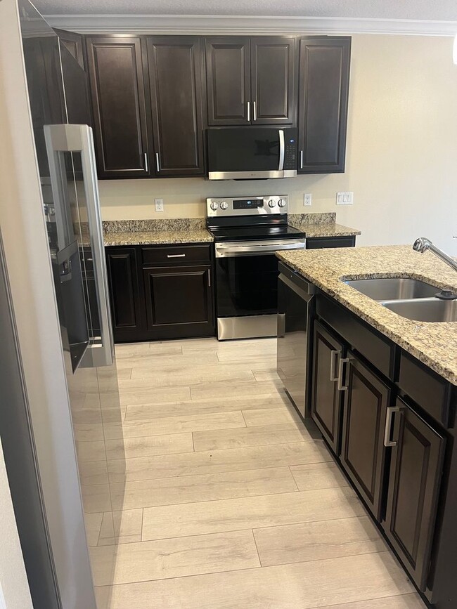 Building Photo - 3 Bed / 2 Bath Home w/ Solar Panels!