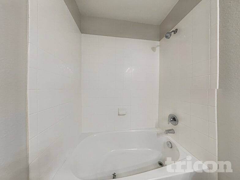 Building Photo - 15102 Verela Dr