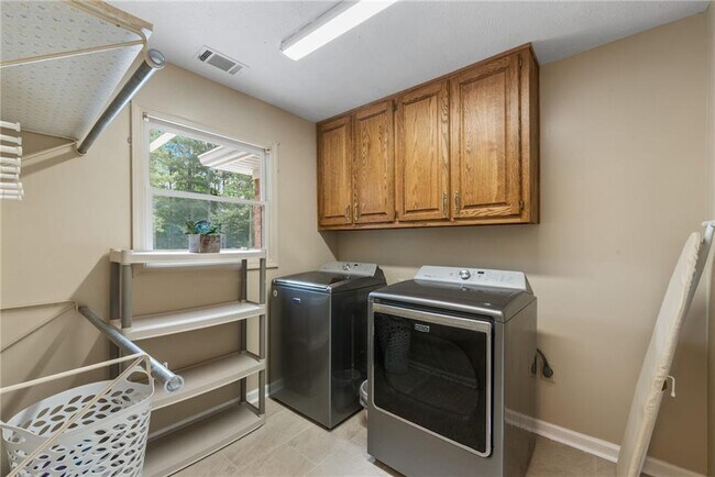 Building Photo - 1061 GA-92