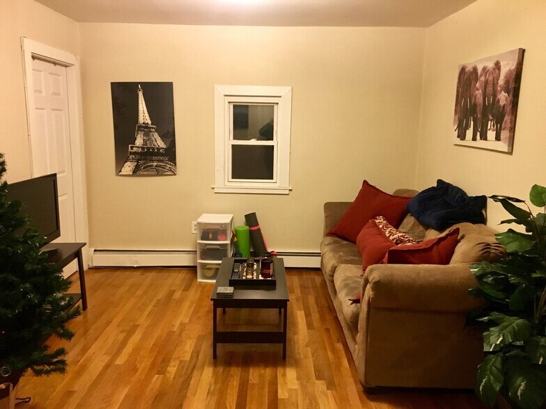 Building Photo - 42 Sewall St