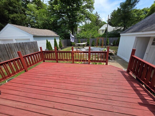 Building Photo - AVAILABLE JANUARY 2027 - BEAUTIFUL AND UNIQUE 4 BR HOME ACROSS CAMPUS