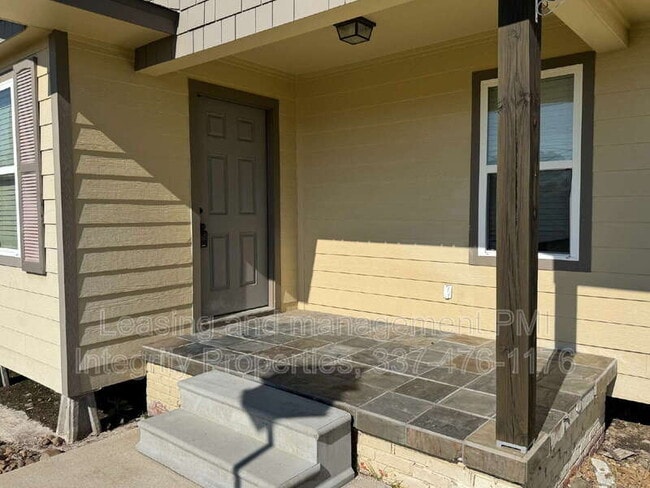 Building Photo - 834 Vatican Rd