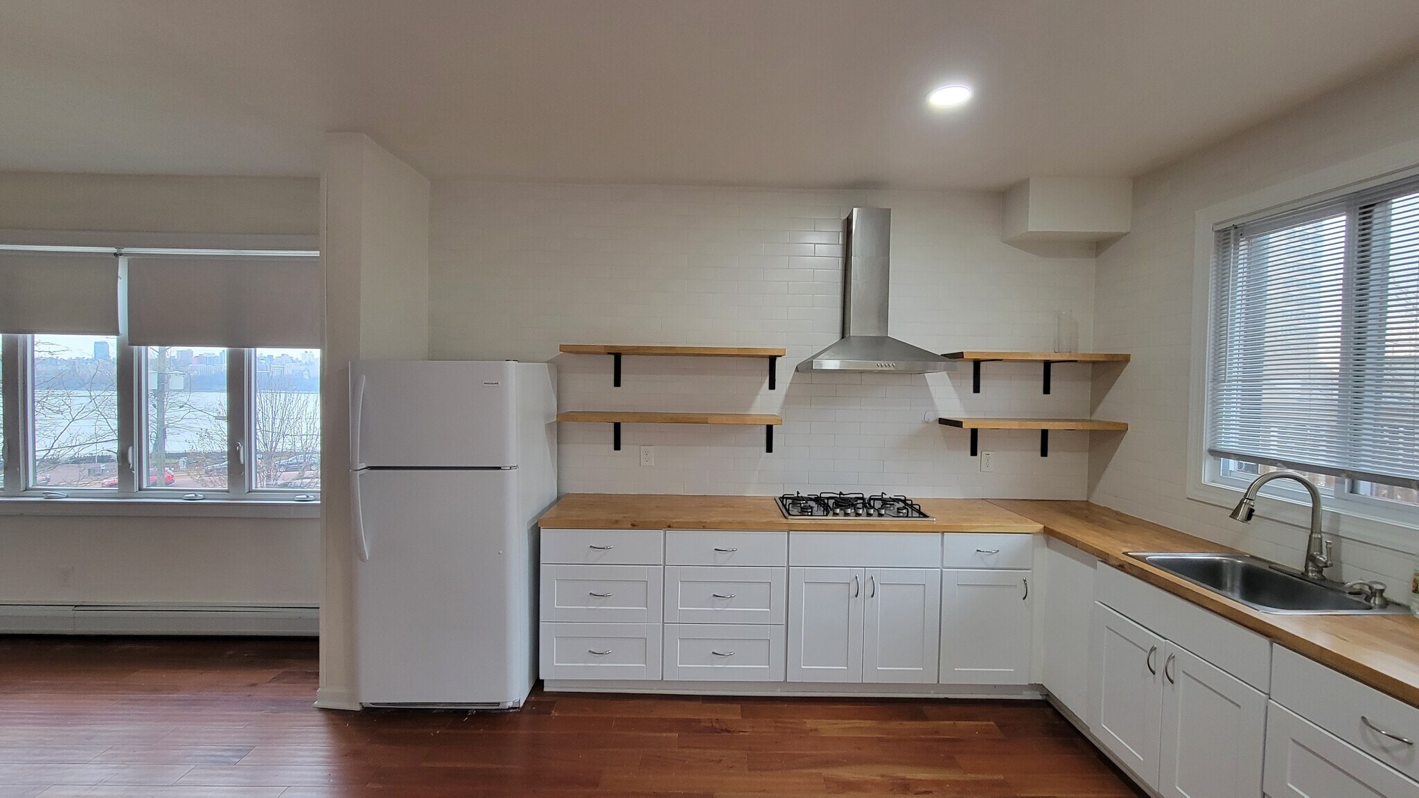 Building Photo - 19 70th St