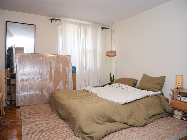 Building Photo - 217 Kent St