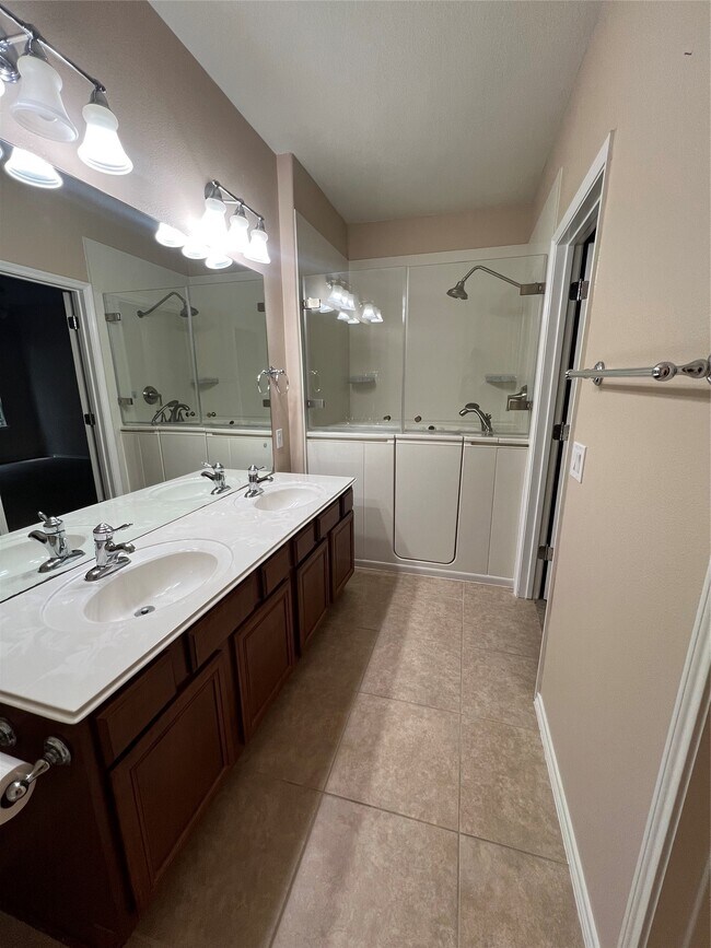 Building Photo - 13600 Breton Ridge St