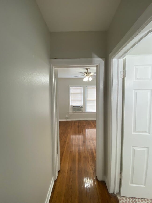 Building Photo - 419 W Polk St