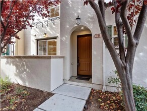 Building Photo - Modern 3-Bed, 3.5-Bath Townhome in Prime S...