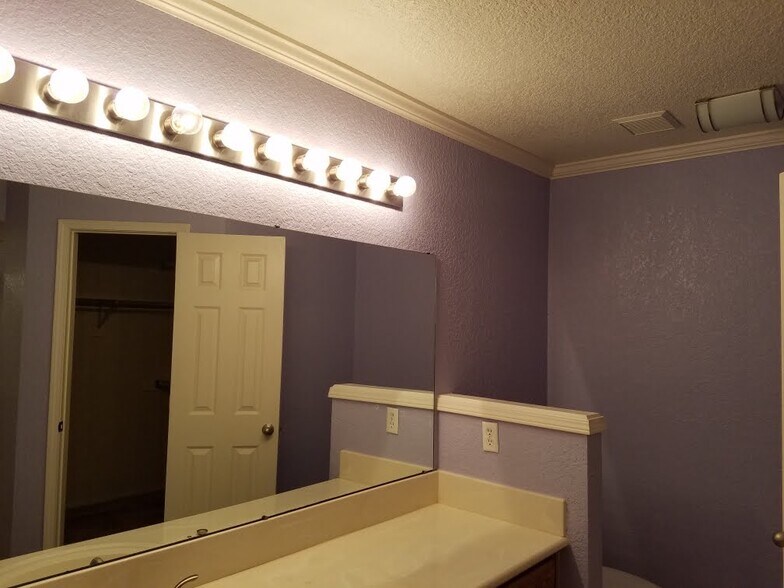 Building Photo - 2206 Aspen Ter