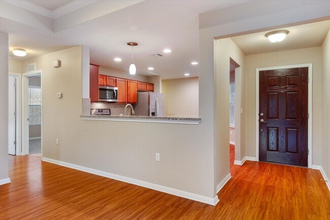 Building Photo - 510 Holiday Creek Ln