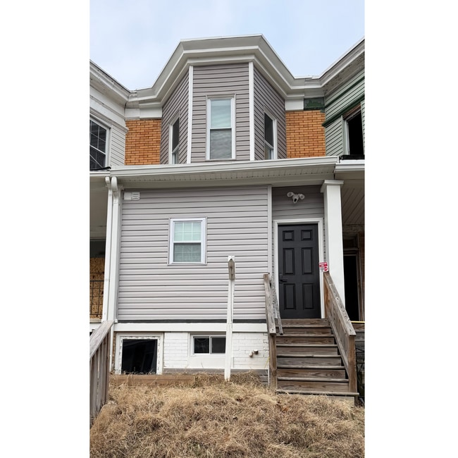 Building Photo - 716 E 23rd St