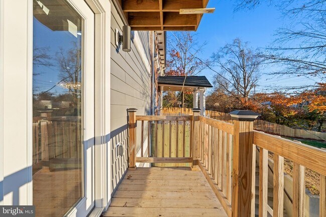Building Photo - 6218 Suitland Rd