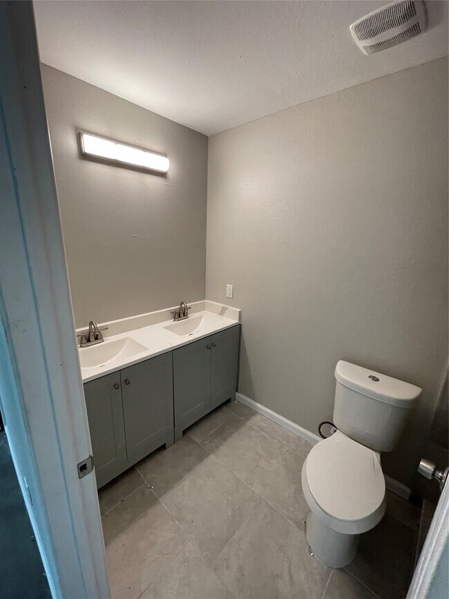 Building Photo - 3211 Retta St