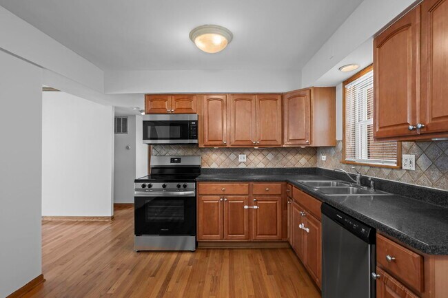Building Photo - 8610 W Summerdale Ave