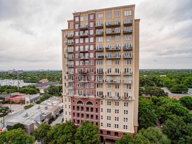 Building Photo - 4611 Travis St