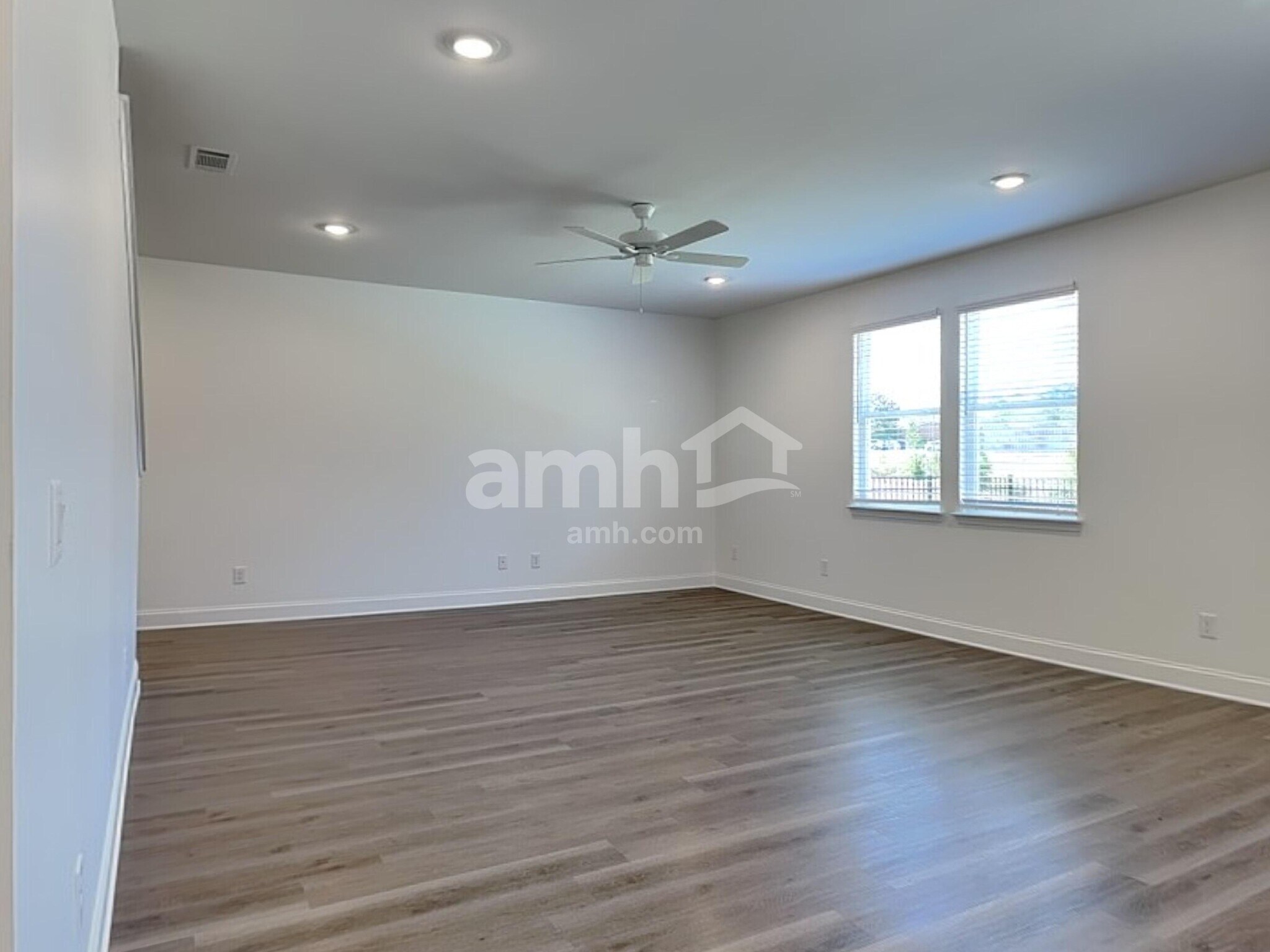 Building Photo - 522 Pointe Dr