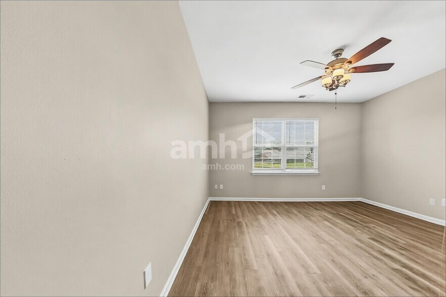 Building Photo - 578 English Oak Cir