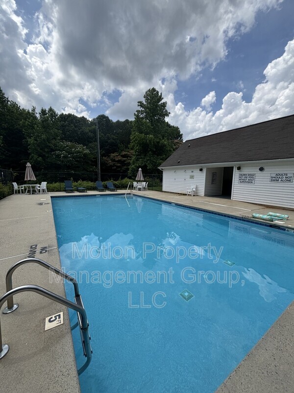 Building Photo - 6000 Boathouse Ln