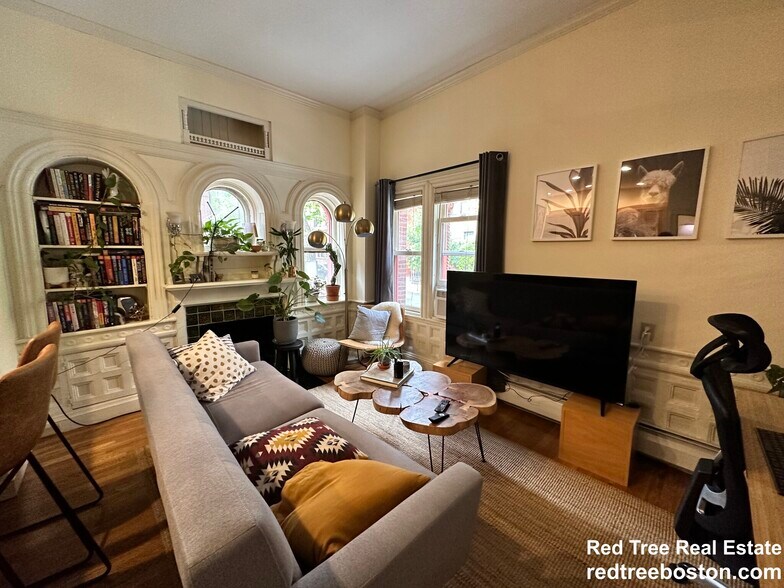 Unit 1 - 197 Commonwealth Ave