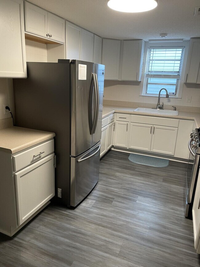 Building Photo - 411 N D St