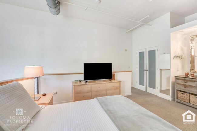Building Photo - Modern 1BD/2BA Loft Just Minutes from Down...