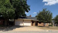 Building Photo - 2602 Wydewood Dr