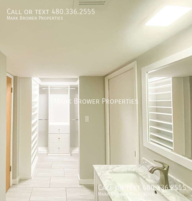 Building Photo - 7710 E Monte Vista Rd